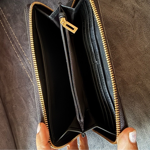 Guess Monogram Wallet - Picture 3 of 5